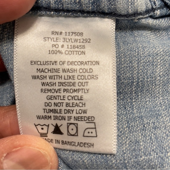 Levi’s Cotton Button Down Light Weight Shirt 2 Pocket Standard Denim Work Shirt - Picture 8 of 10